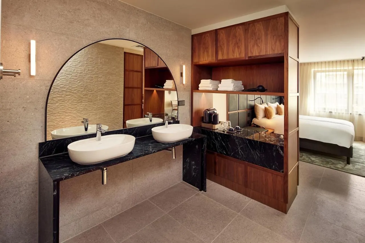 Met Hotel أمستردام