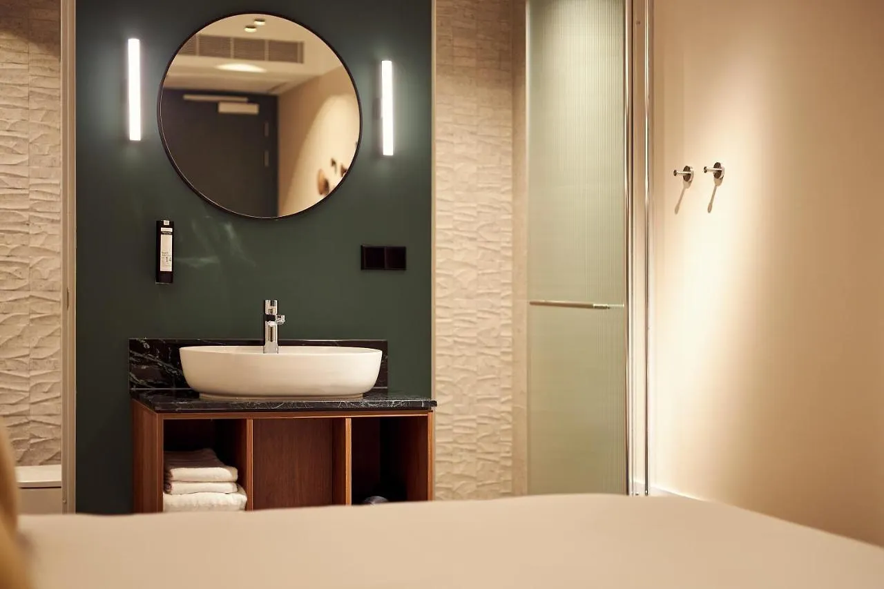 Met Hotel أمستردام 4*,
