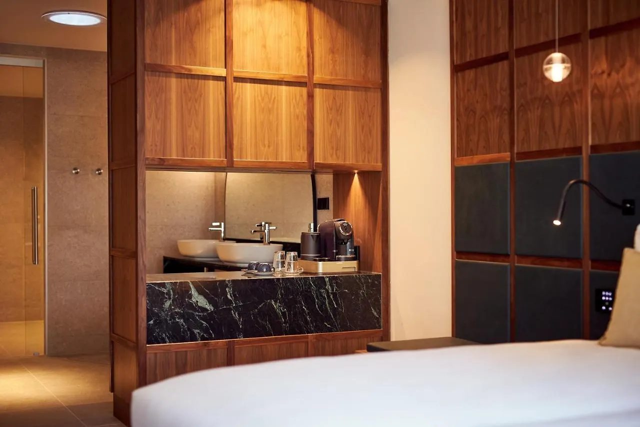 Met Hotel أمستردام 4*,