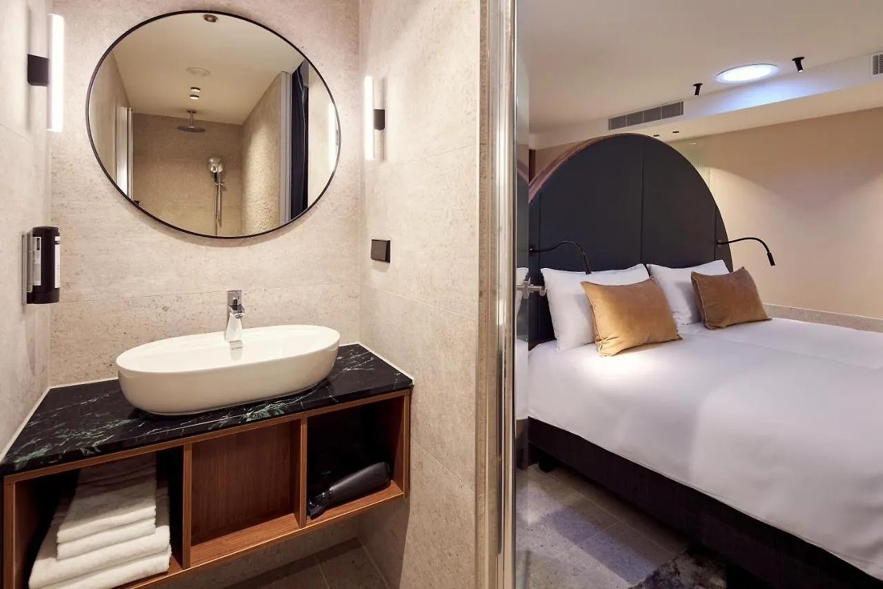 Met Hotel أمستردام