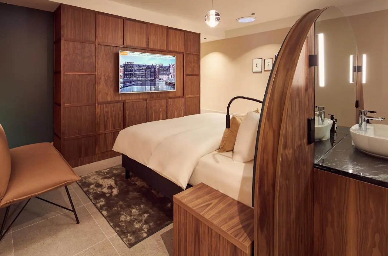 Met Hotel أمستردام 4*,